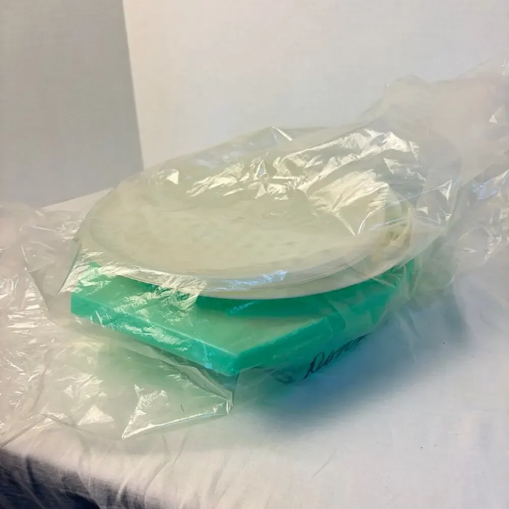 VTG Tupperware jadeite green cheese lettuce grater mandolin bowl with lid. 786.